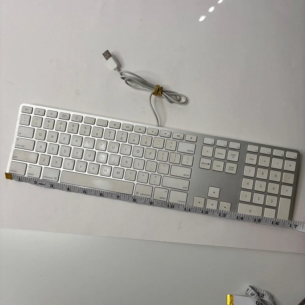 Apple A1243 Wired USB Keyboard Aluminum Silver White Numeric Keypad EMC 2171